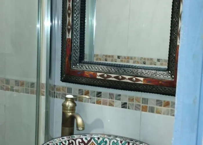 Sleep & Shower In A Typical District Córdova