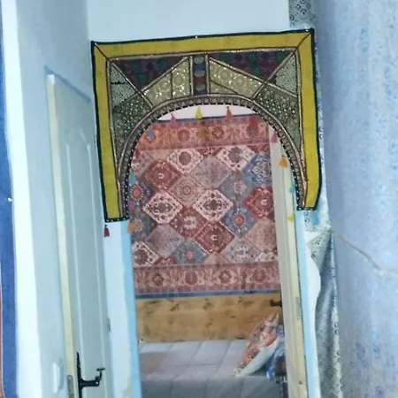 Apartment Sleep & Shower In A Typical District *