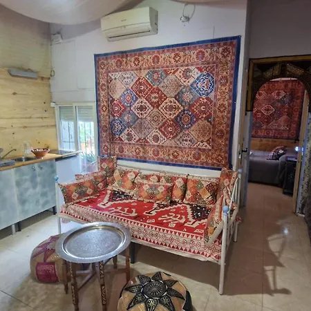 Апартаменти Sleep & Shower In A Typical District Кордова