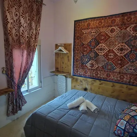 Апартаменти Sleep & Shower In A Typical District