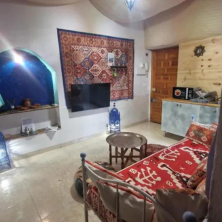 Апартаменти Sleep & Shower In A Typical District Кордова