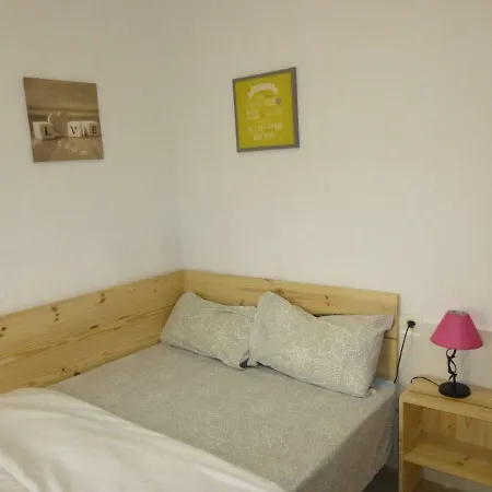 Sleep & Shower In A Typical District Apartment Cordoba