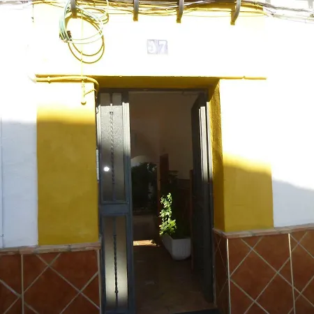 Sleep & Shower In A Typical District Apartamento