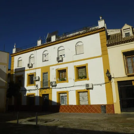 Sleep & Shower In A Typical District Apartamento