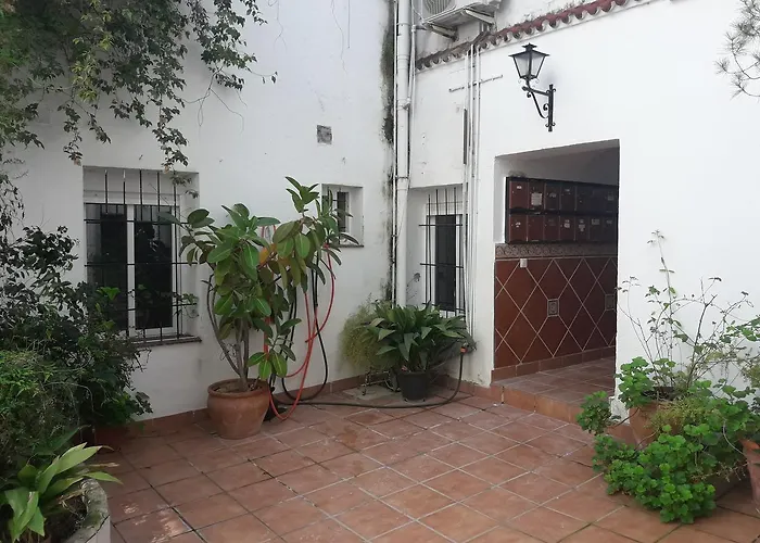 Sleep & Shower In A Typical District דירה